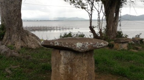 Bukit Meja Batu DOTU WENGKANG GERUNGAN