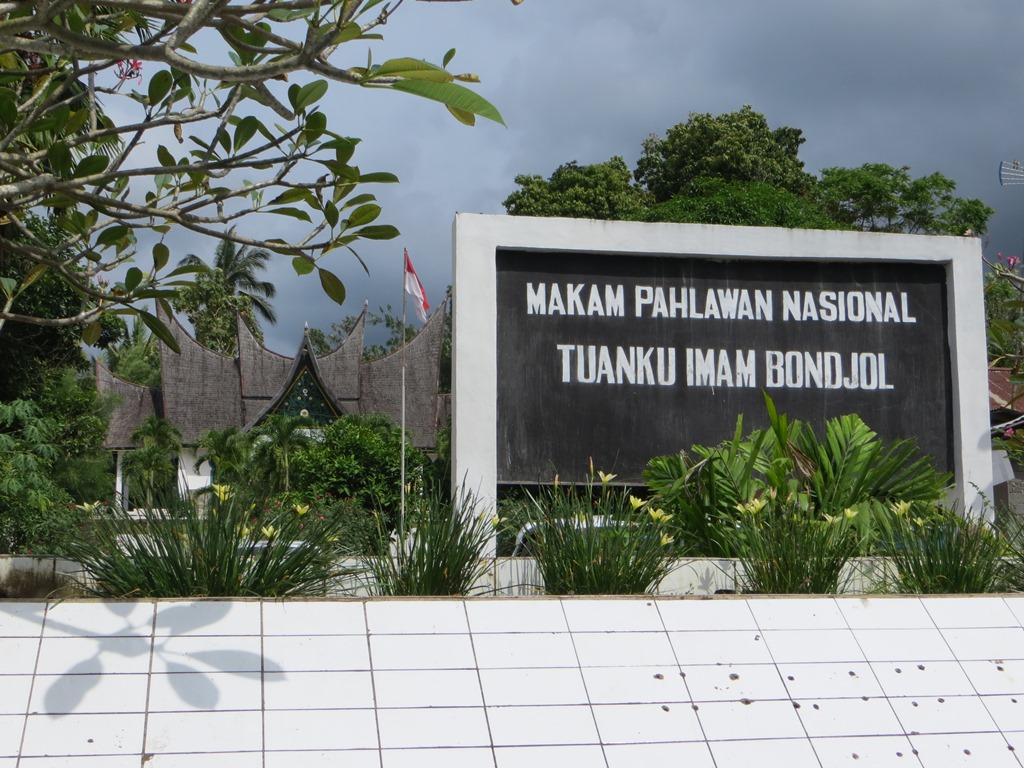 Makam Pahlawan Tuanku Imam Bonjol 